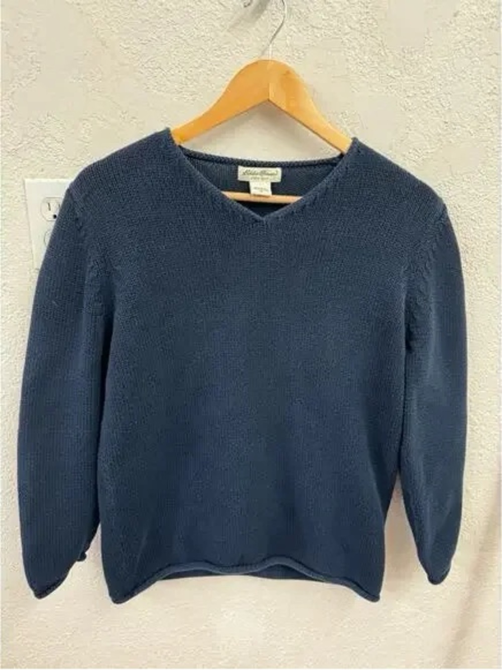Men's Classic V-Neck Sweater in Navy